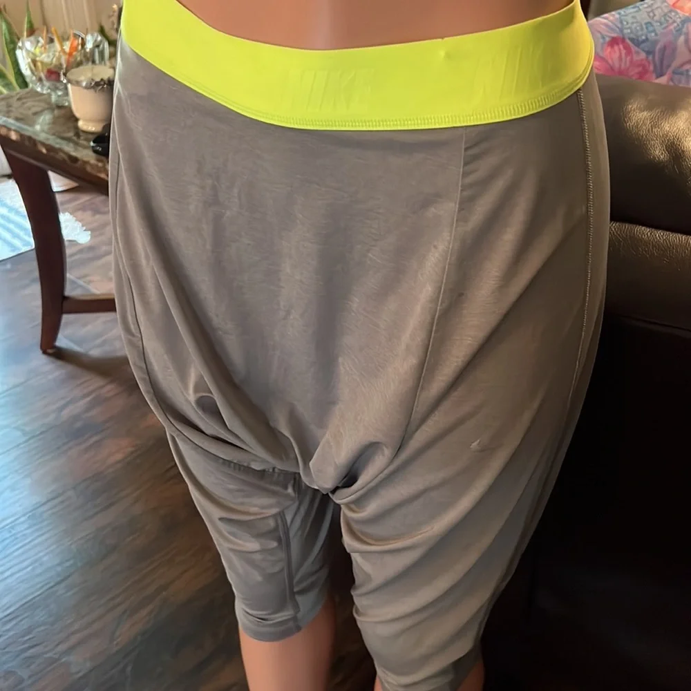 Nike 🤩 - Picture 2 of 3